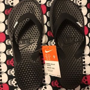 Women’s Nike solay thong flip flop